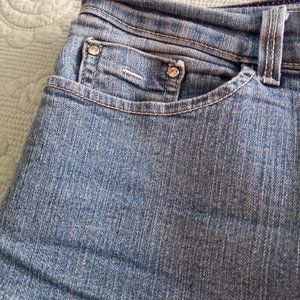 NOT YOUR MOTHERS DENIM CROPS SIZE 14